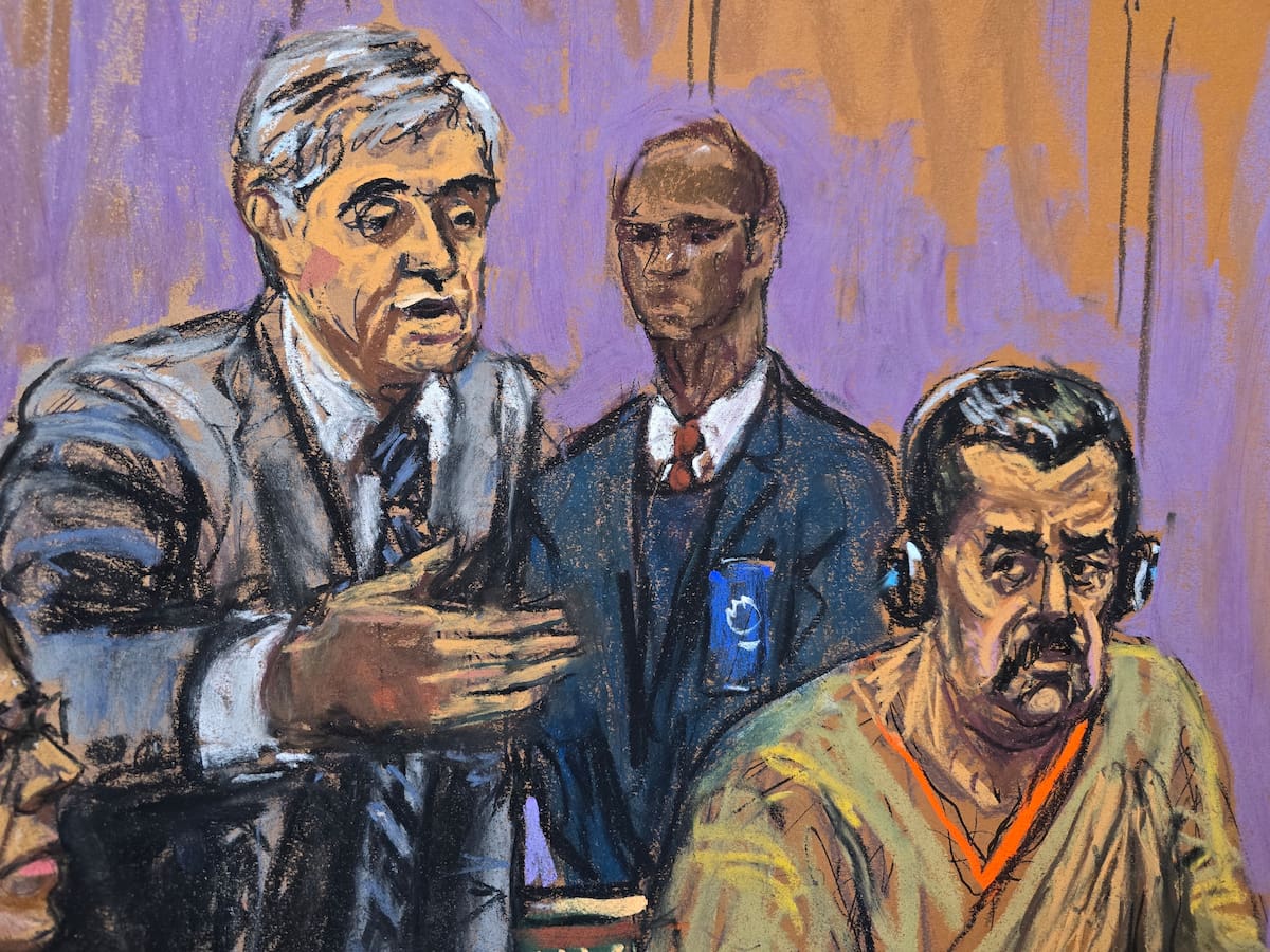 Fotografía de un dibujo realizado por la artista Jane Rosenberg donde aparece el depuesto presidente de Venezuela, Nicolás Maduro (d), junto a su abogado Barry pollack. //EFE/ Jane Rosenberg.