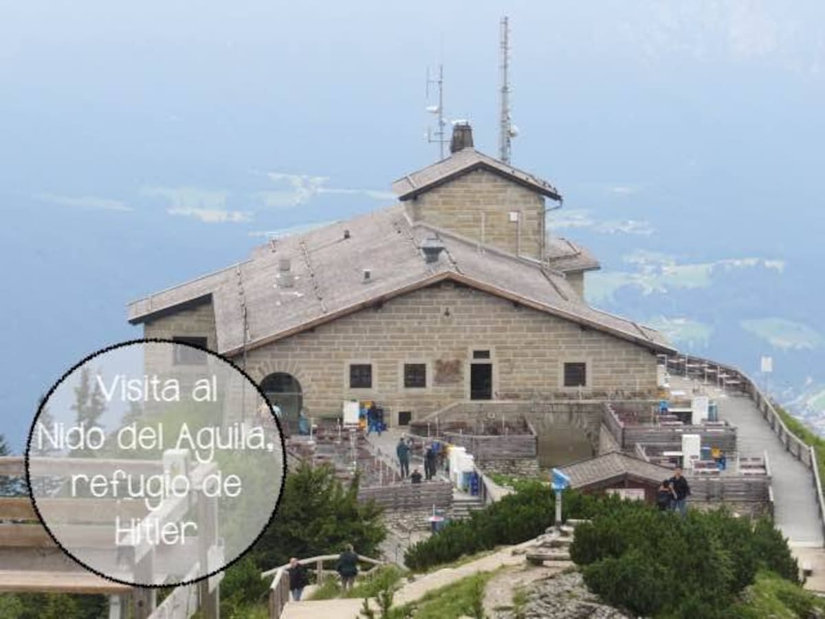 Las dificultades de acceso al histórico edificio, llamado El Nido del Águila, situado a más de 1.800 metros de altura, complicaron las labores de extinción del fuego.
