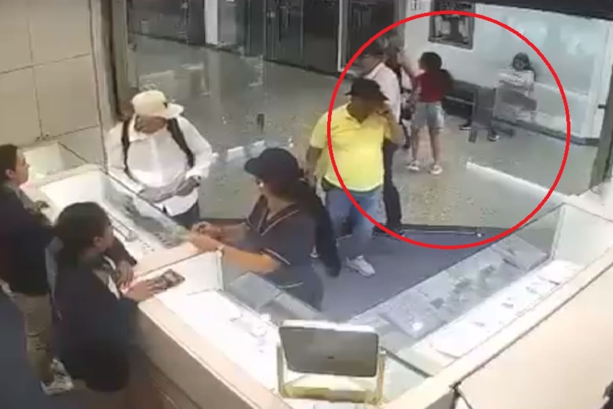 Niña en la escena y un vigilante: lo que revela el video del atraco en joyería de un centro comercial en Bucaramanga