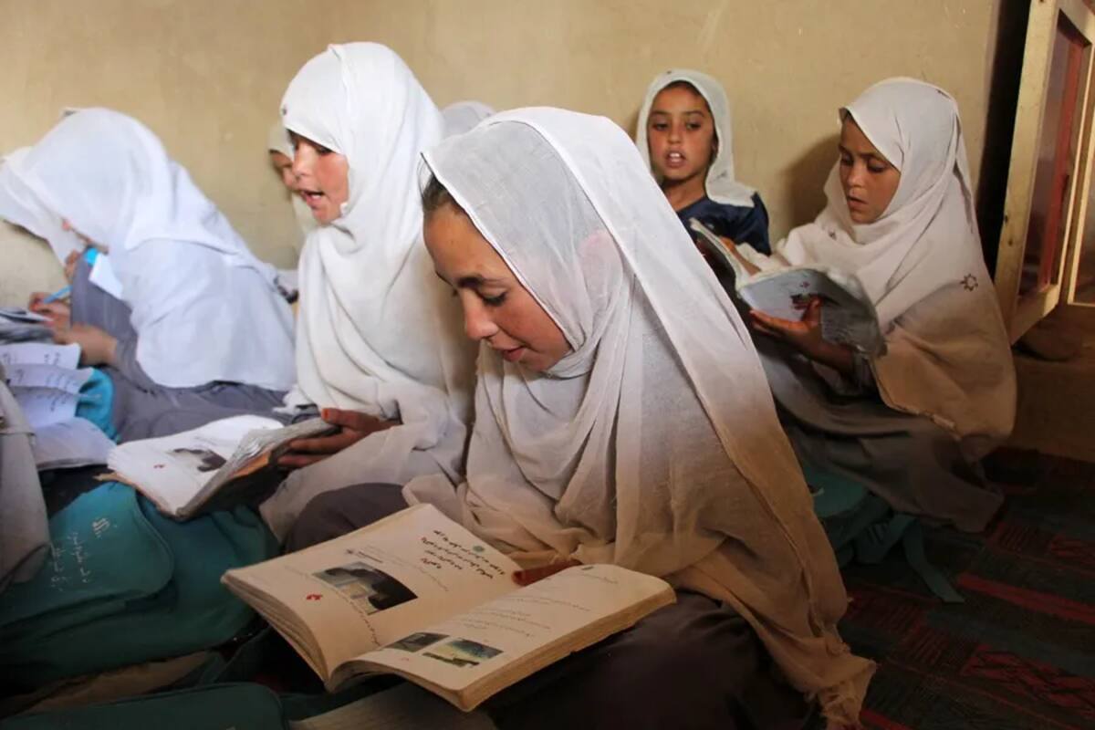 Niñas afganas asisten a clase en Zabul, Afganistán. EFE/ Archivo