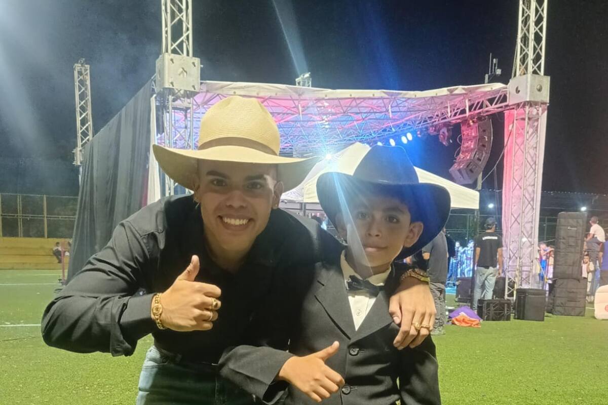 Sueños que se cumplen: niño bumangués cantó con el artista Kevin Montoya.
