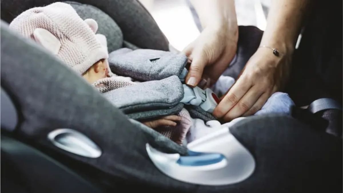 El niño murió tras ser olvidado dentro de un vehículo durante ola de calor: estaba al cuidado de una niñera.