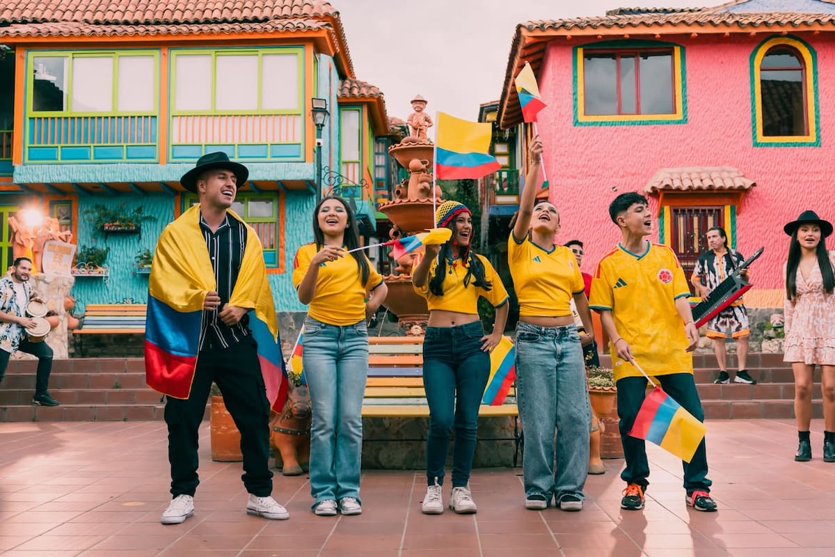 Ubanda está integrada por Sergio Lizarazo, voz líder y compositor; Norberto Domínguez, productor musical y pianista; Juan Mendivelso, guitarrista; Edward Quintero, bajista, y Brian Becerra, baterista. La agrupación ha construido una propuesta artística marcada por la versatilidad, la calidad interpretativa y el interés por crear contenidos conectados con las emociones y realidades del país. Foto suministrada/VANGUARDIA