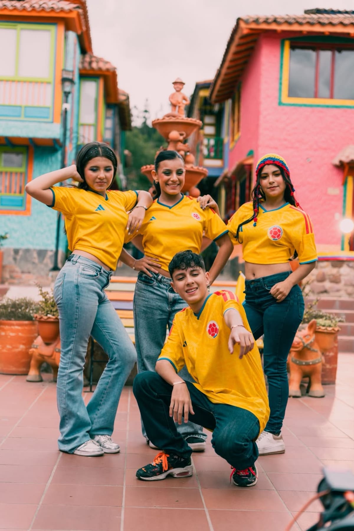 Ubanda está integrada por Sergio Lizarazo, voz líder y compositor; Norberto Domínguez, productor musical y pianista; Juan Mendivelso, guitarrista; Edward Quintero, bajista, y Brian Becerra, baterista. La agrupación ha construido una propuesta artística marcada por la versatilidad, la calidad interpretativa y el interés por crear contenidos conectados con las emociones y realidades del país. Foto suministrada/VANGUARDIA
