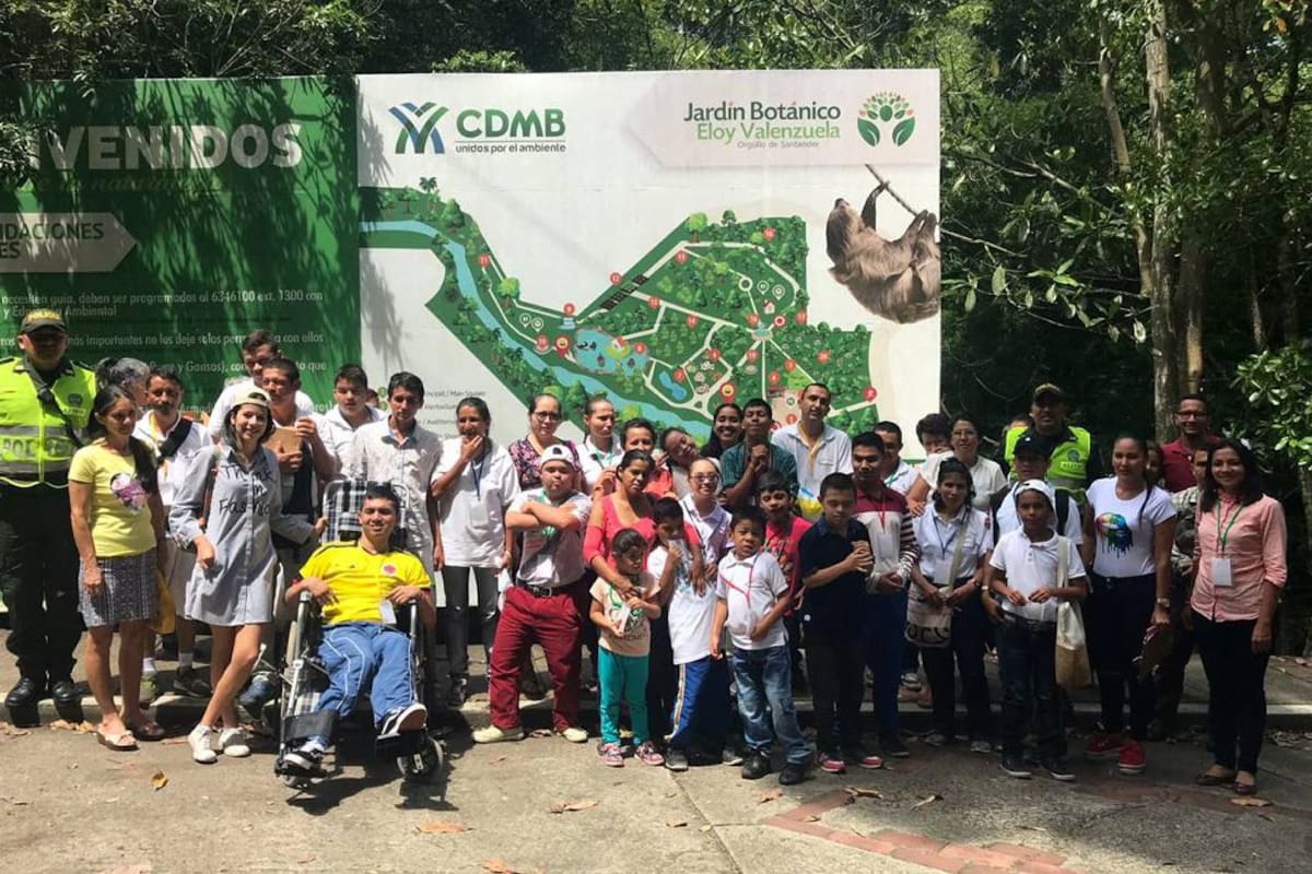Este es el grupo de niños de la fundación Manantial de Esperanza de Lebrija, que en días pasados, disfrutó de una jornada de esparcimiento en el Jardín Botánico Eloy Valenzuela. (Foto: Suministrada / VANGUARDIA LIBERAL)
