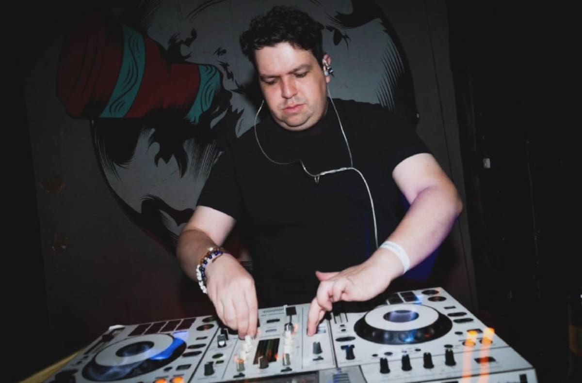 La escena gótica y electrónica alternativa colombiana tendrá una nueva cita en Bucaramanga con “Noche de Sintetizadores”, un evento que mezcla música en vivo, DJ sets y experimentación sonora.