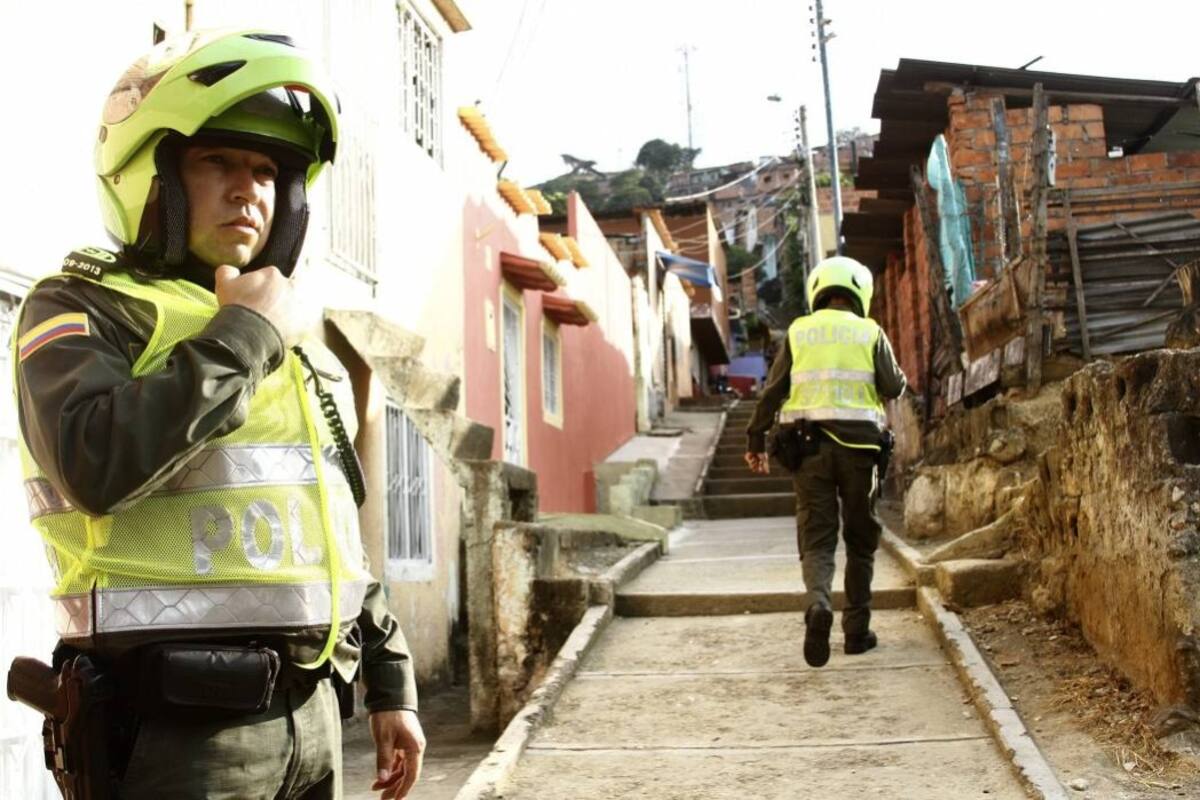 La balacera se desató en esta calle del barrio Olas ll, en el Norte de Bucaramanga, cuando Nelson Pérez, de 34 años, se encontraba conversando con un allegado. (Foto: César Flórez/VANGUARDIA LIBERAL)