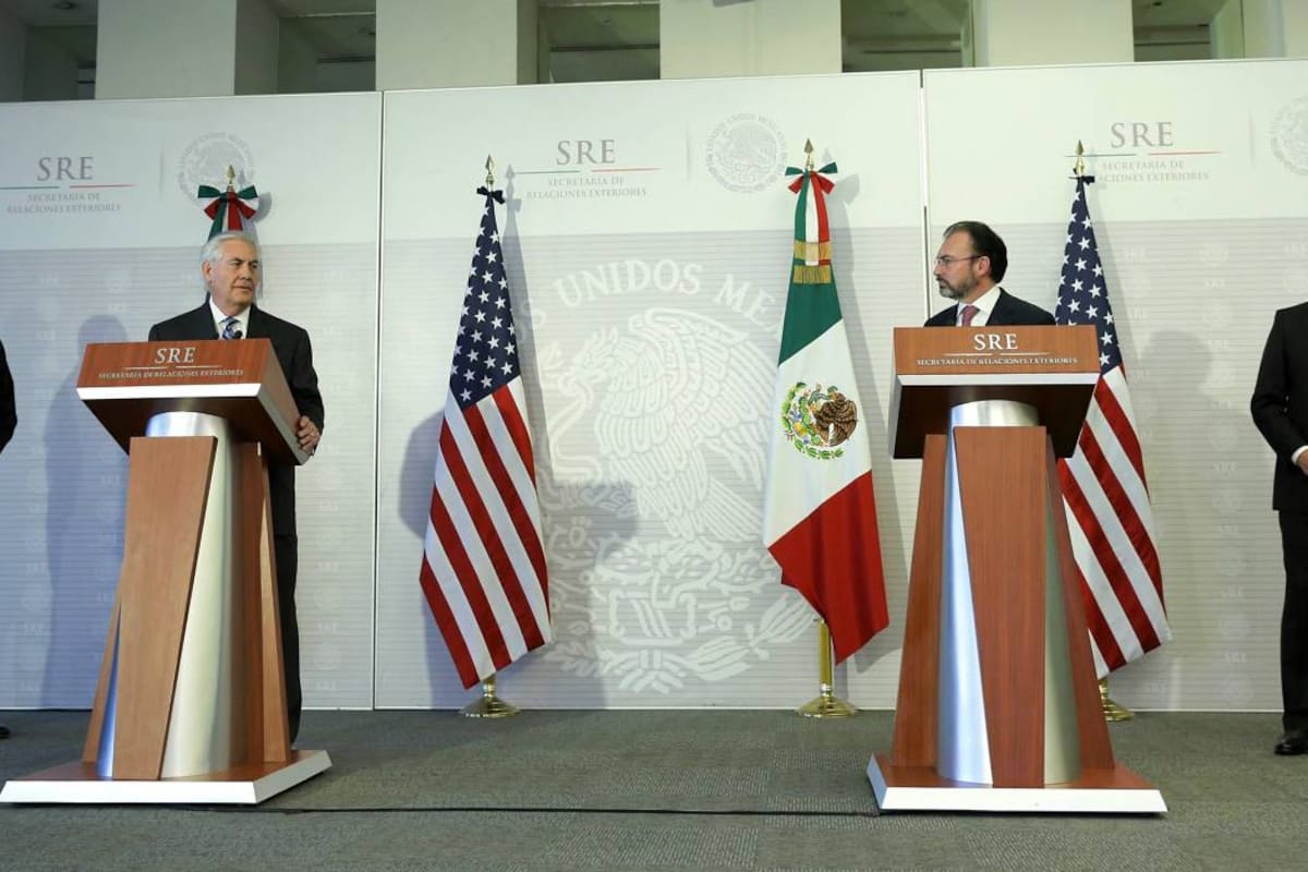 Kelly aseguró ayer ante altos representantes del Gobierno de México que no habrá deportaciones masivas ni operaciones militares contra los inmigrantes mexicanos en EE.UU. (Foto: EFE/VANGUARDIA LIBERAL )