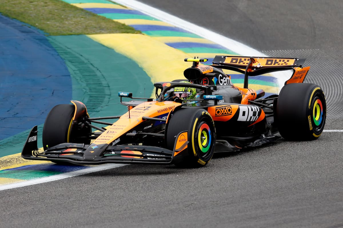 El británico Lando Norris de McLaren compite este domingo, en el Gran Premio de Formula Uno de Sao Paulo 2025 en el circuito de Interlagos, en Sao Paulo (Brasil). EFE/ Sebastiao Moreira