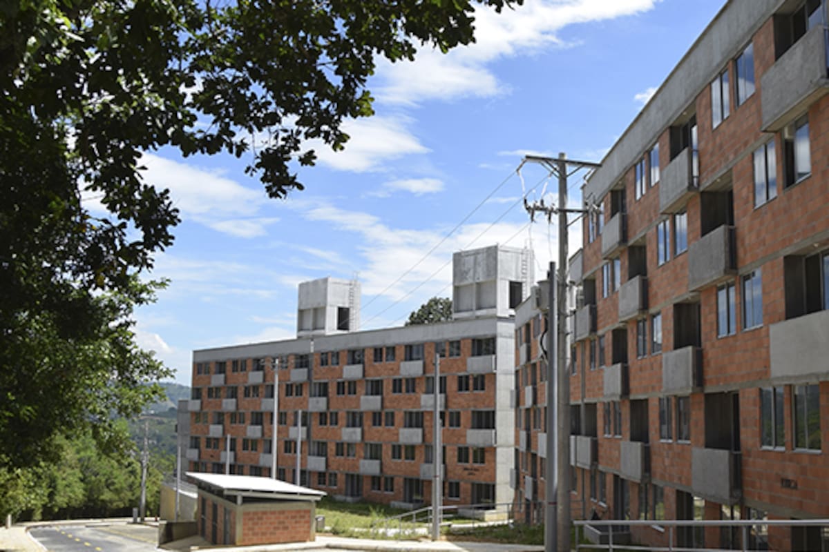 Esta es la urbanización Norte Club Tiburones II, cuyos apartamentos fueron entregados el año pasado. De acuerdo con lo informado por el Municipio, se espera que este mismo semestre se inicie la construcción de su segunda fase, en donde reubicarían a las 29 familias damnificadas. (Foto: archivo /VANGUARDIA LIBERAL)