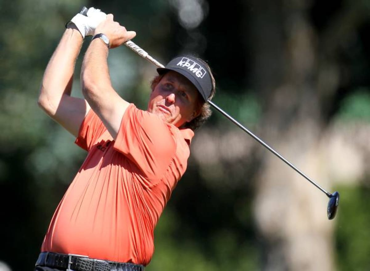 PACIFIC PALISADES, CA - FEBRUARY 16: Phil Mickelson hits his tee shot on the second hole during the first round of the Northern Trust Open at Riviera Country Club on February 16, 2012 in Pacific Palisades, California. Stephen Dunn/Getty Images/AFP== FOR NEWSPAPERS, INTERNET, TELCOS & TELEVISION USE ONLY ==