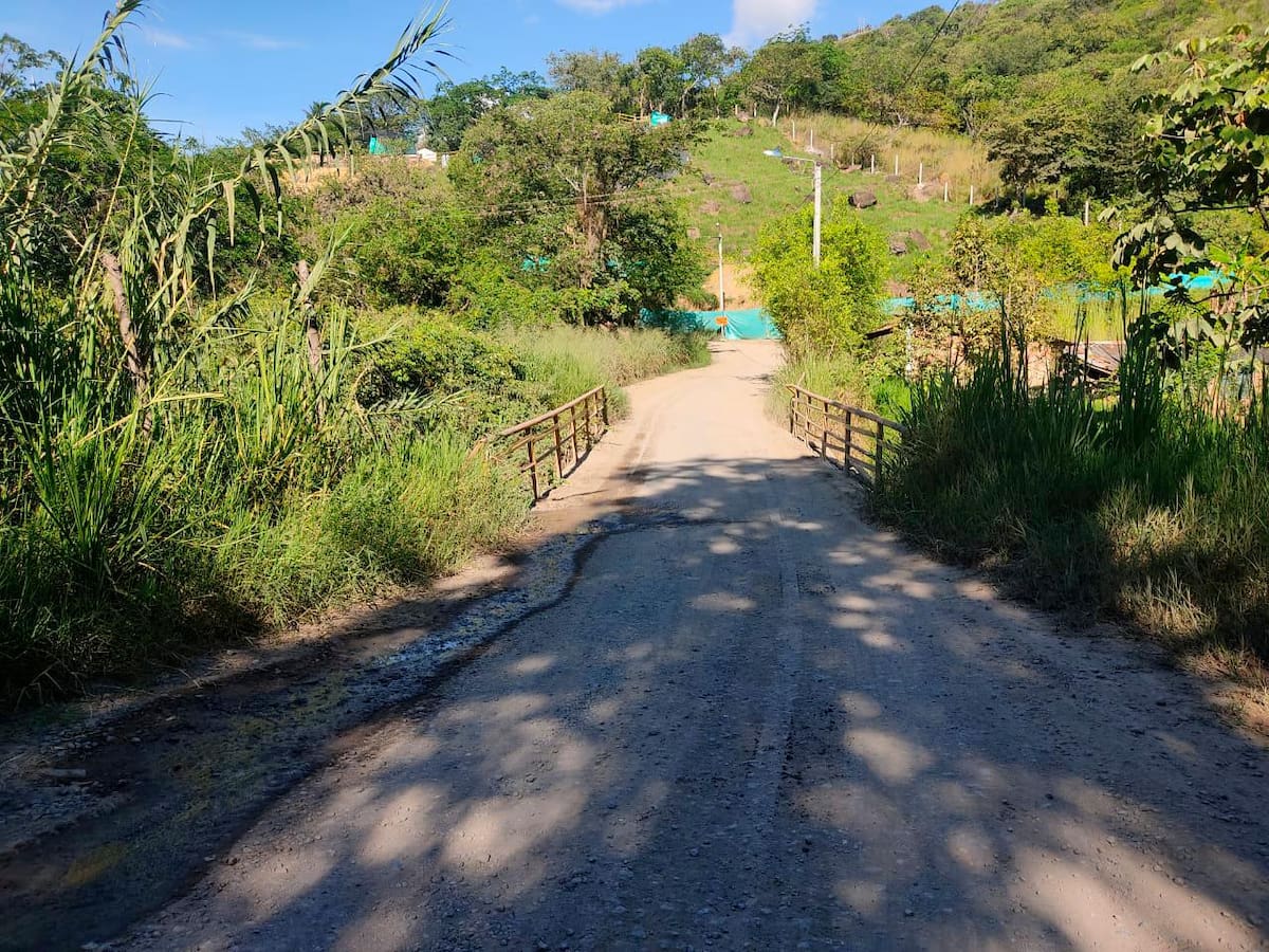 La vía de cerca de 21 kilómetros permanece sin pavimentar en la jurisdicción de San Gil.