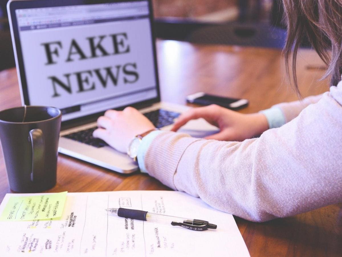 Fotomontajes, cadenas de WhatsApp con mensajes engañosos, noticias descontextualizadas o sin verificar proliferan en épocas electorales afectando la confianza de los electores y los procesos democráticos.