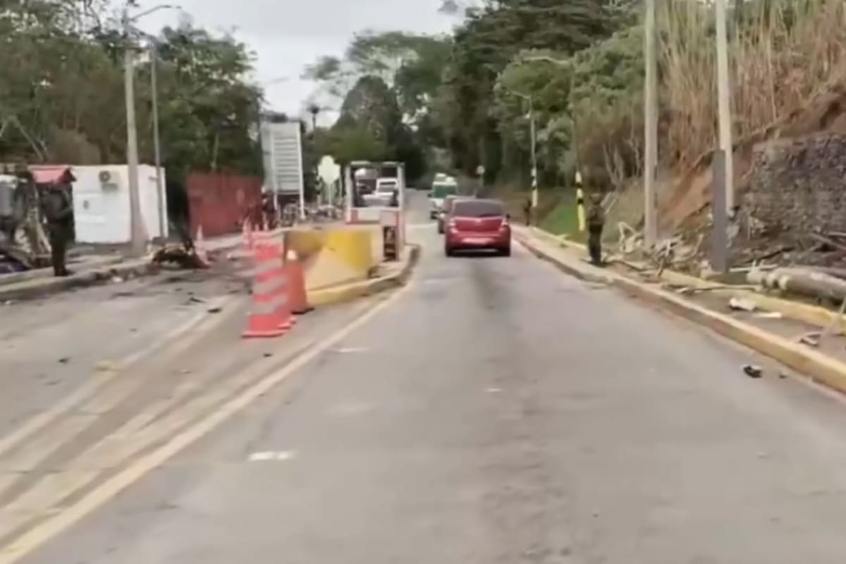 Nuevo atentado contra el peaje El Mango, ubicado en el sector La Depresión, en el municipio de La Sierra, Cauca. // Foto: captura de video - red social X.