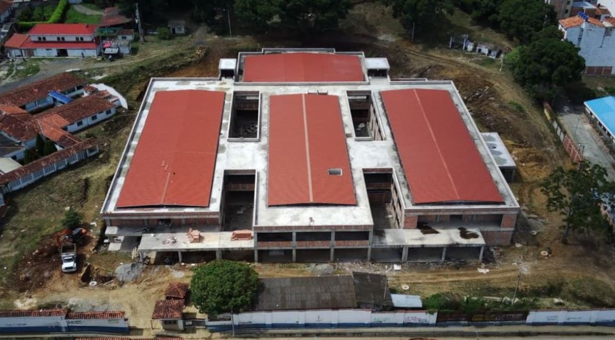Los cuatro módulos del Hospital Regional de San gIL están en obra gris tras la culminación de la primera fase en donde se invirtieron $24.000 millones