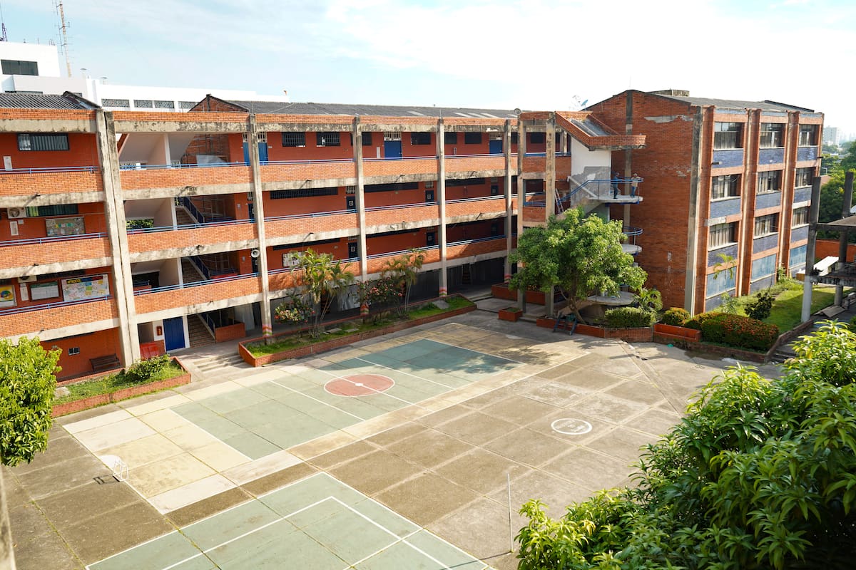 La Secretaría Distrital de Educación inspeccionó el avance de las obras en las instituciones educativas Técnico Superior de Comercio, Técnico Superior Industrial y José Prudencio Padilla, CASD, donde las intervenciones ya alcanzan entre el 50 % y el 60 % de ejecución.
Suministrada/Vanguardia