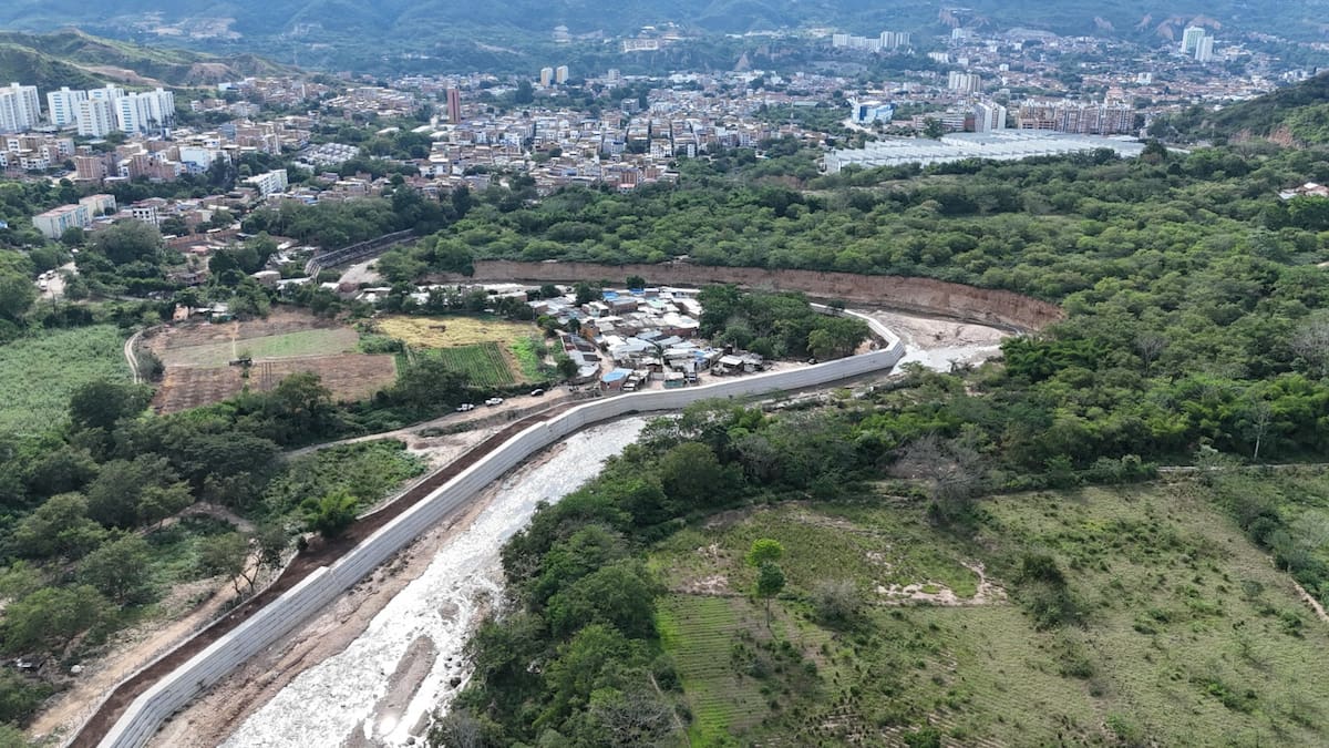 Vías, aulas y obras de mitigación se financiaron con recursos de regalías en Santander.