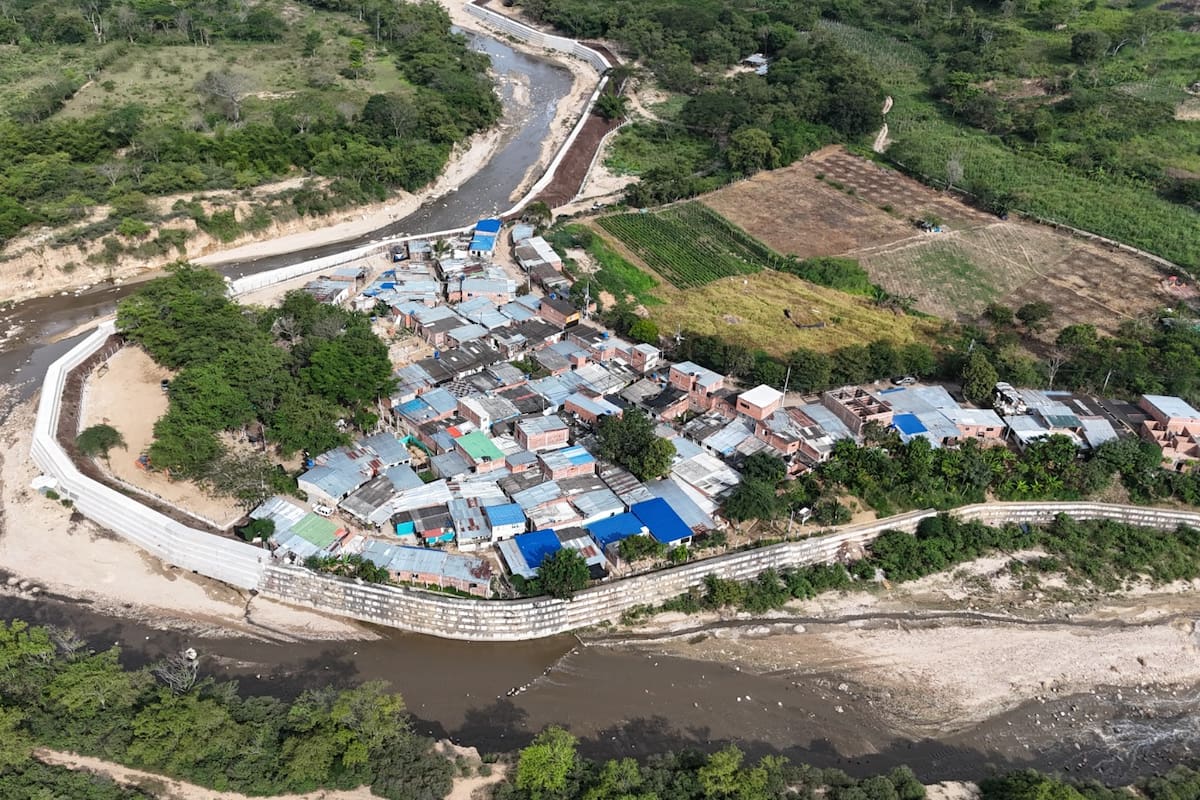 Vías, aulas y obras de mitigación se financiaron con recursos de regalías en Santander.