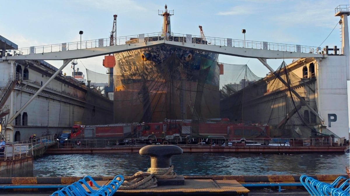 El Ocean Melody, con bandera de Liberia, tenía 42 personas a bordo. Foto: X