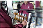 Ocho bares fueron suspendidos en Bogotá por vender licor adulterado durante el Mundial