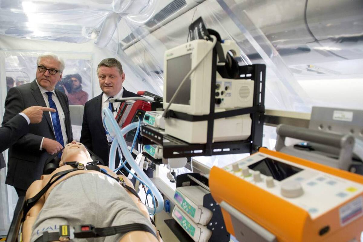 Así luce por dentro la aeronave de la firma alemana Lufthansa diseñada especialmente para trasladar a pacientes con ébola. (Foto: EFE / VANGUARDIA LIBERAL)