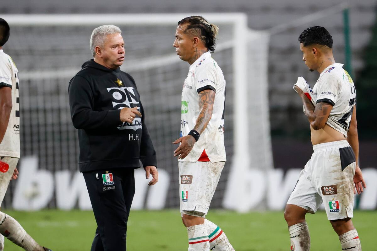 AMDEP6098. MANIZALES (COLOMBIA), 07/05/2025.- El entrenador de Once Caldas Hernán Darío Herrera en el estadio Palogrande en Manizales (Colombia). EFE/ Mauricio Dueñas Castañeda