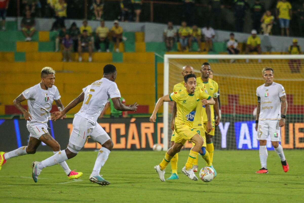 Atlético Bucaramanga visita a Once Caldas en la tercera fecha de la Liga colombiana. Foto: Colprensa.