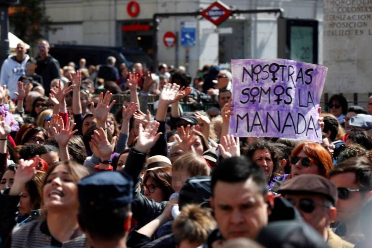 Concentración feminista contra el fallo judicial de La Manada en la Puerta del Sol. (Foto: EFE/VANGUARDIA LIBERAL )