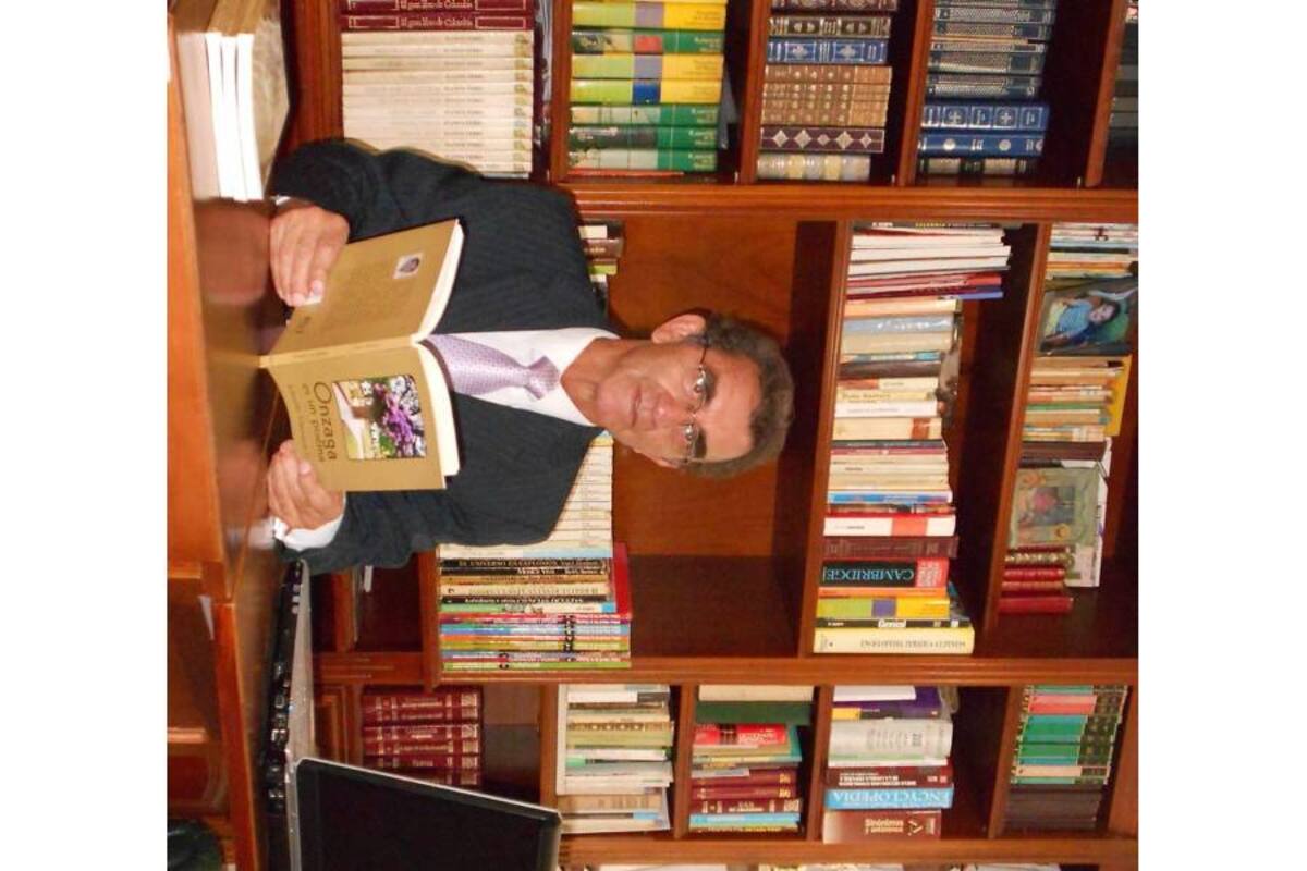 El escritor Luis Enrique Manrique Corzo lanzará su más reciente producción literaria el viernes a las 7:00 p.m. en el auditorio “Benjamín Herrera”, de la Universidad Libre, seccional Socorro. (Foto: Suministrada/VANGUARDIA LIBERAL)
