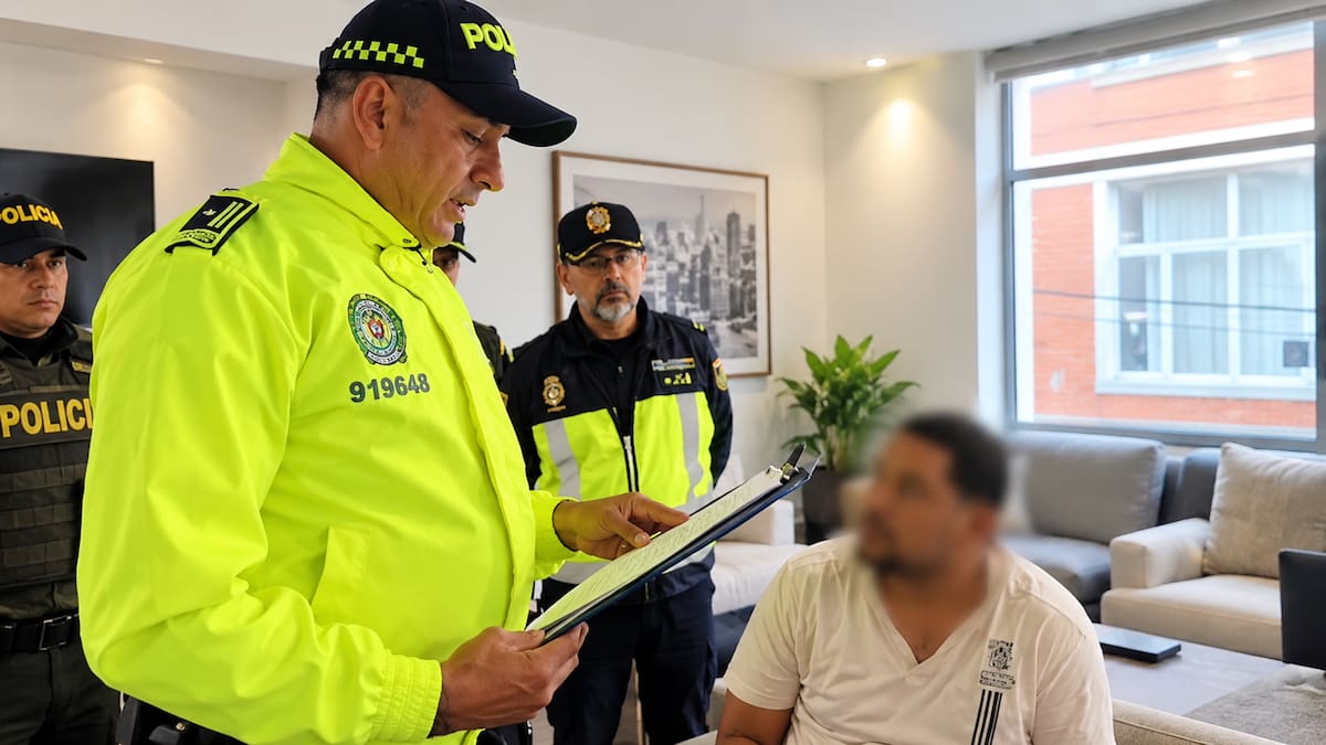 La Dijín y la Fiscalía desarticularon una estructura que operaba en Bogotá, Barranquilla y Huila y contaba con funcionarios públicos entre sus integrantes.