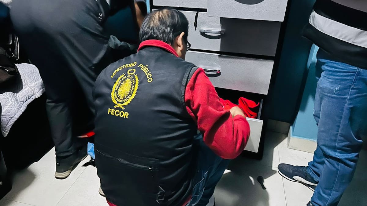 La intervención simultánea de las autoridades peruanas permitió desarticular dos facciones del Tren de Aragua que operaban mediante redes de trata de personas y explotación sexual. El operativo, que abarcó ocho regiones, dejó 25 capturados y marca un avance clave en la lucha contra esta organización criminal transnacional. Foto: Fiscalía Perú