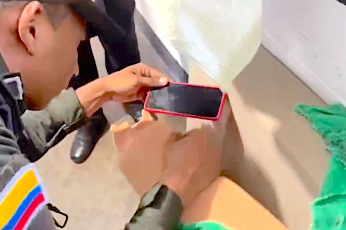 La Policía Metropolitana anunció que en una acción conjunta se realizaron allanamientos en las cárceles de Valledupar, La Dorada y Barranquilla donde se incautaron 18 celulares.//Cortesía.