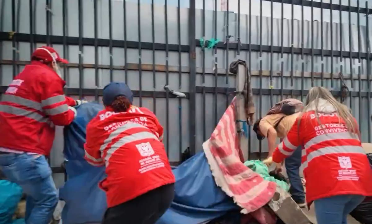 Operativo en San Bernardo, Bogotá, recupera 1.400 metros cuadrados de espacio público. | Foto: Captura tomada de Video.