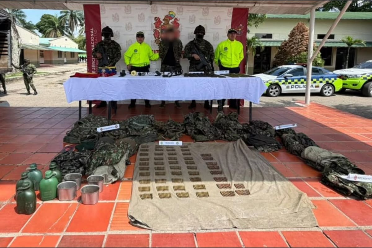 Operativo en Santa Rosa, Sur de Bolívar dejó cuatro capturados y un arsenal incautado. | Foto: Colprensa / Vanguardia.