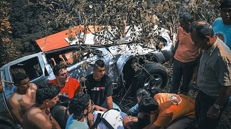 Vehículo terminó en un abismo de 300 metros en Piedecuesta: tres personas heridas