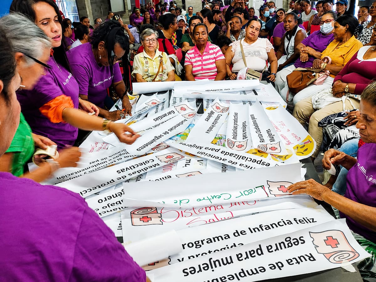Después de 54 años de lucha contra la violencia, la Organización Femenina Popular sigue rechazando la guerra, orientando a otras mujeres y reclamando sus derechos.