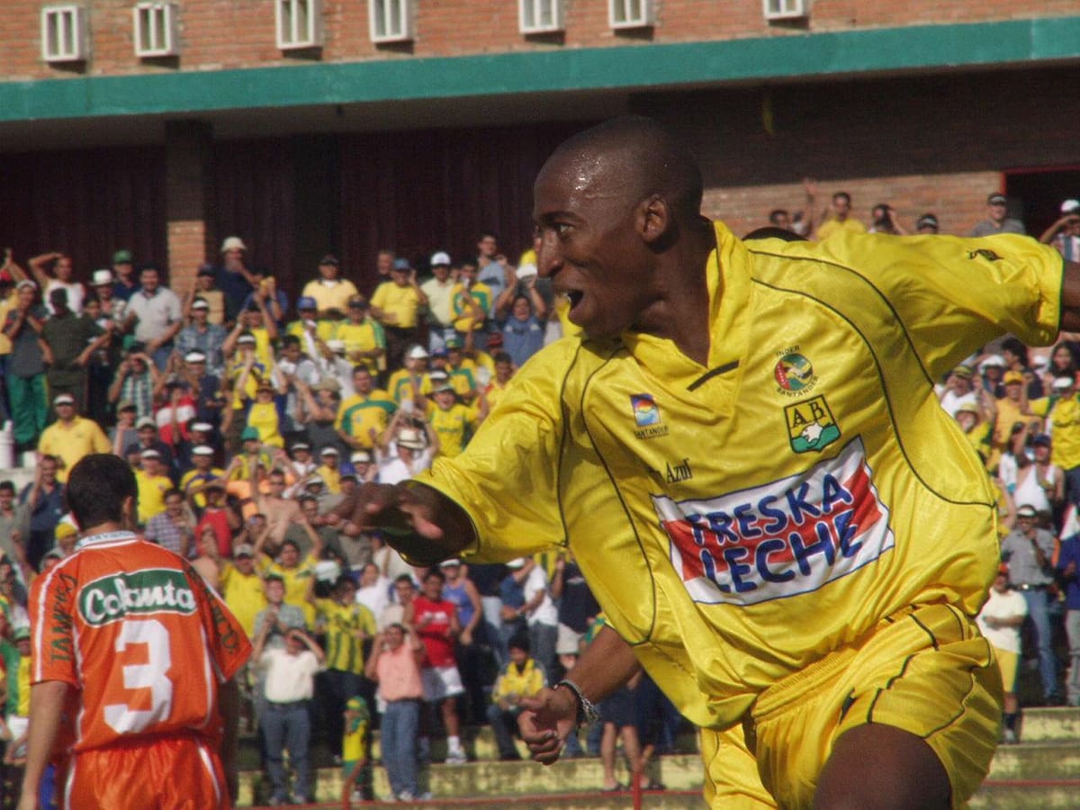 Orlando Ballesteros se destacó en el Atlético Bucaramanga, club con el que fue goleador del fútbol colombiano en 2002. Archivo / VANGUARDIA
