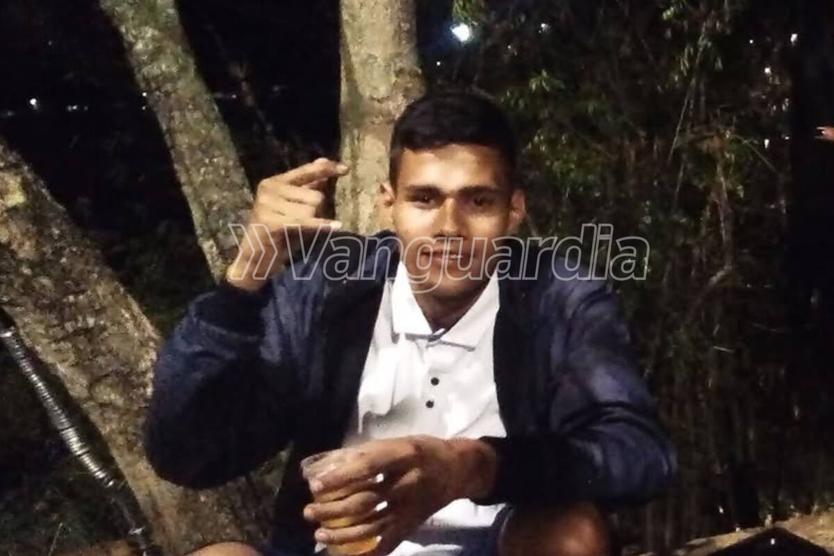 Óscar Alfonso, el zapatero que sicarios acribillaron cuando bebía con sus amigos en Bucaramanga
Foto: VANGUARDIA.