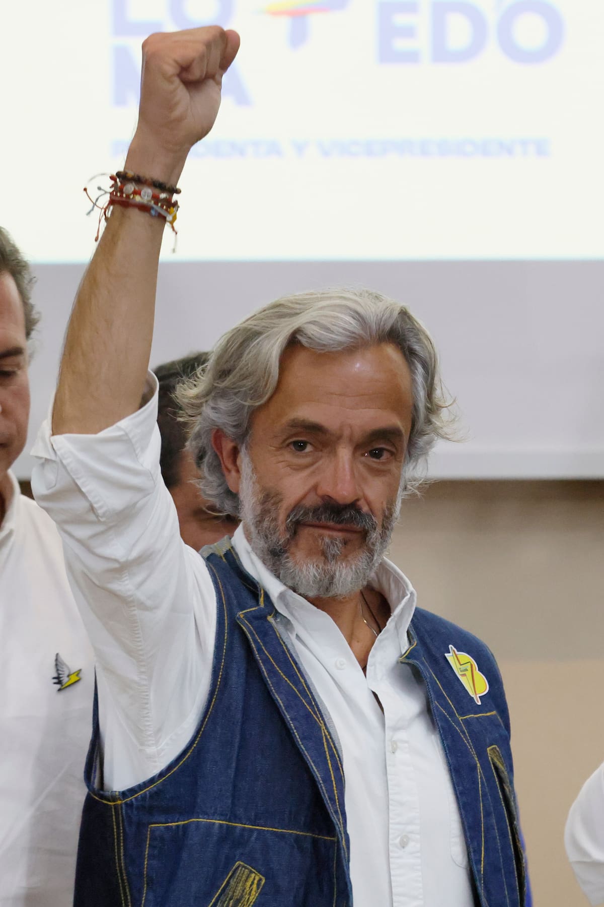 El candidato a la vicepresidencia de Colombia, Juan Daniel Oviedo, reacciona luego de conocer los resultados electorales este domingo, en Bogotá (Colombia). EFE/ Carlos Ortega
