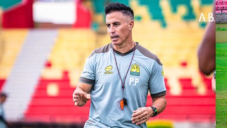 Pablo Peirano estalló por el penalti contra Atlético Bucaramanga: “Estoy indignado”