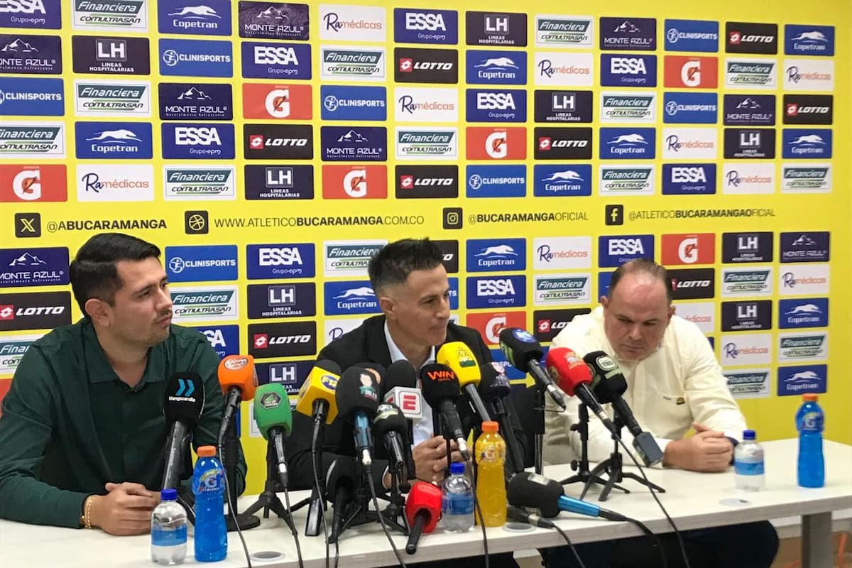 Atlético Bucaramanga presenta al entrenador uruguayo. /FOTO: Néstor González.