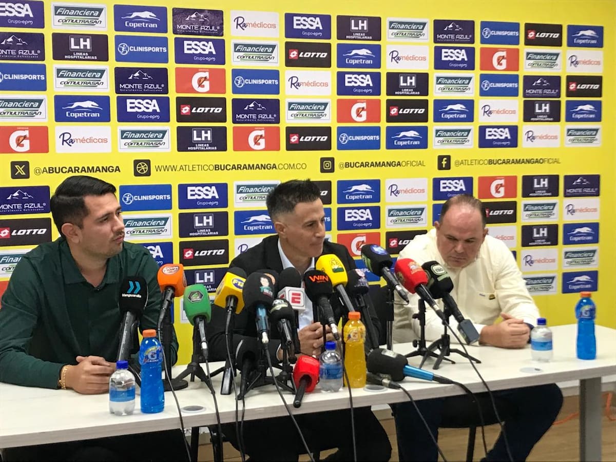 Atlético Bucaramanga presenta al entrenador uruguayo. /FOTO: Néstor González.