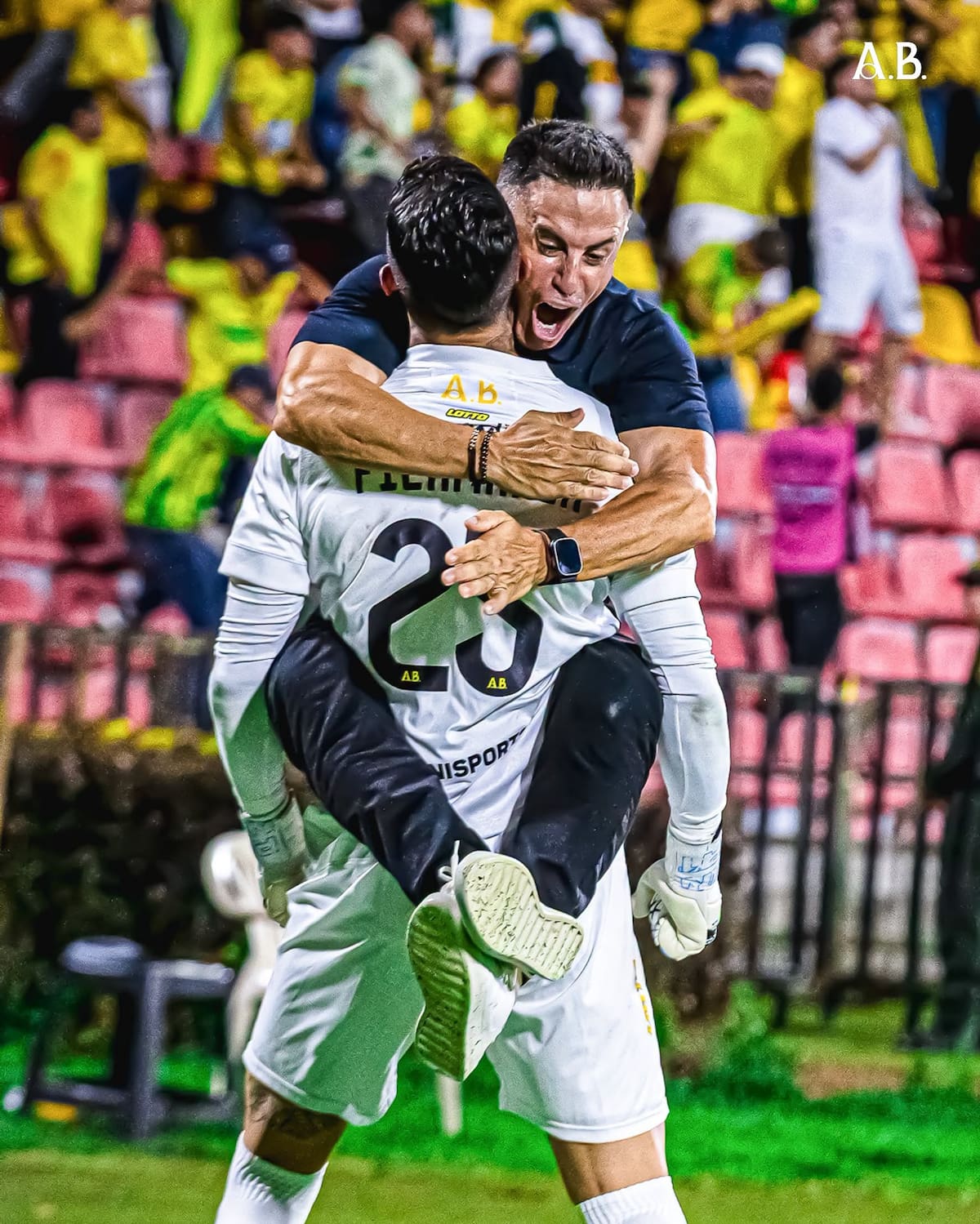 Pablo Peirano señaló que al Bucaramanga le sacaron los puntos del bolsillo, luego del polémico penalti que le sancionaron ante Águilas Doradas. Foto: Cortesía Atlético Bucaramanga.