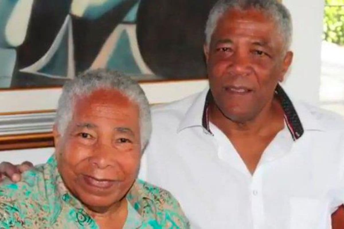 Francisco Maturama, junto a padre Marcelino, quien murió ayer a los 97 años de edad. (Foto: Tomada de Twitter / VANGUARDIA)