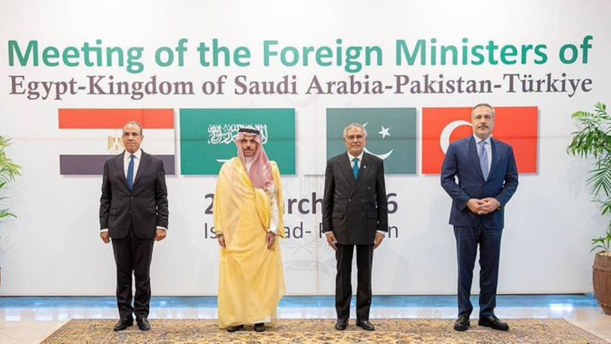 Una reunión entre los cancilleres de Pakistán, Turquía, Egipto y Arabia Saudita terminó con una declaración del jefe de la diplomacia de Islamabad, Ishaq Dar, informando que su país se preparaba para acoger un encuentro entre dos de las facciones enfrentadas en Medio Oriente.
