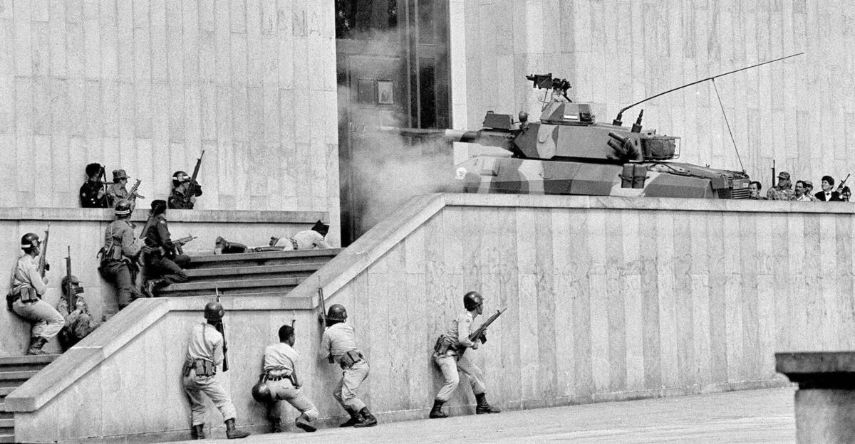 imágenes toma del palacio de justicia - Colombia.
noviembre 1985
foto Felipe Caicedo