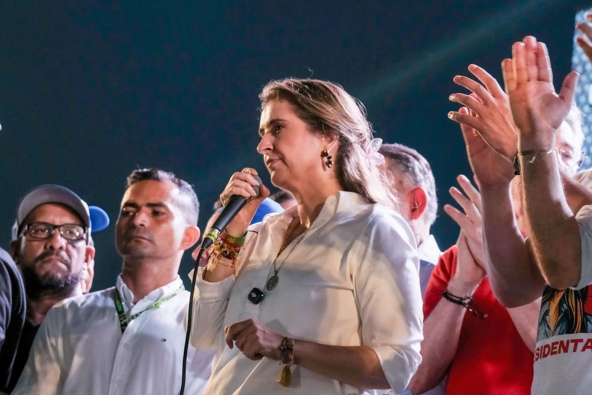 Luego de reunirse con Sergio Fajardo en Barranquilla, la candidata presidencial Paloma Valencia aseguró que seguirá impulsando una coalición amplia para enfrentar la continuidad del actual Gobierno y afirmó que “esta historia continuará”.