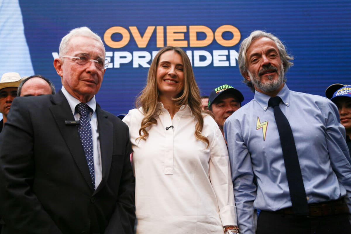 Con un claro mensaje a que la unidad del país se debe construir con los diferentes y no sólo con quienes se identifican en los pensamientos, este viernes quedó inscrita ante la Registraduría Nacional los candidatos Paloma Valencia (Presidencia) y Juan Daniel Oviedo (Vicepresidencia de la República). Foto: Coiprensa