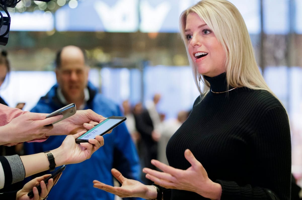 Pam Bondi fue elegida en reemplazo de Matt Gaetz, quien renunció tras verse envuelto en escándalos sexuales. EFE / VANGUARDIA