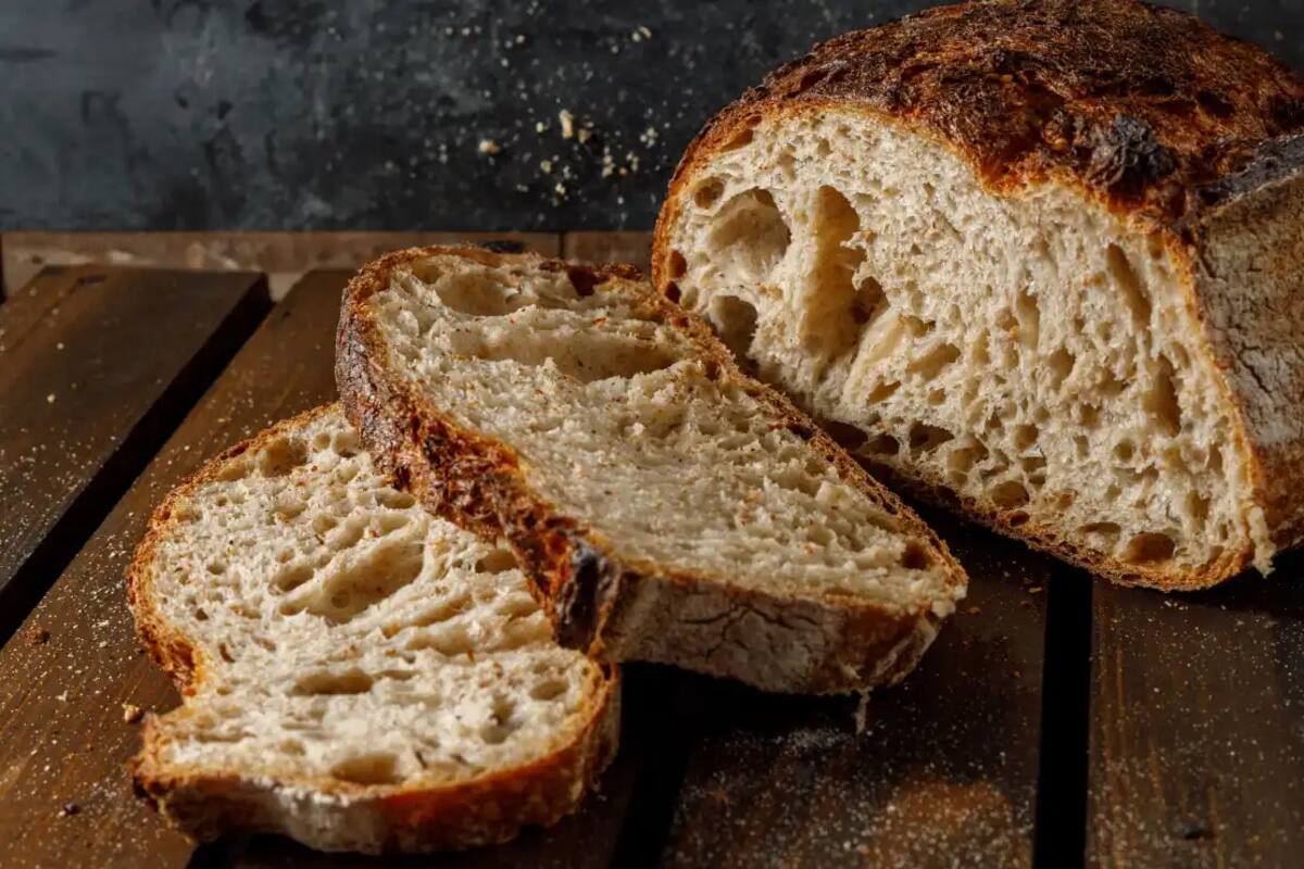 El pan de masa madre se elabora mediante un proceso de fermentación natural que puede modificar la digestibilidad de algunos componentes de la harina.